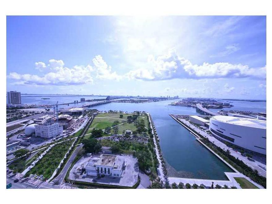 AMAZING VIEW OF BISCAYNE BAY! 1 BEDROOM,2 BATHS W/ CUSTOM MASTER BEDROOM CLOSET, ALL SLATE WITH MARBLE COUNTERS, ITALIAN  CABINETRY AND MARBEL, WASHER/DRYER. AMENITIES INCLUDE PRIVATE MOVIE THEATRE, PIANO BAR/CONFERENCE ROOM AND GLORIOUS POOL. SOPHISTICAT ION AND ELEGANCE ARE HALLMARKS OF THE FABULOUS ARCHITECTURE. WALK TO AMERICAN AIRLINES ARENA, ADRIEN ARSHT CENTER FOR THE PERFORMING ARTS, BAYSIDE, COLLEGE,MUSEUM PARK AND THE DOWNTOWN BUSINESS DISTRICT. MINUTES TO THE BEACH & MORE.