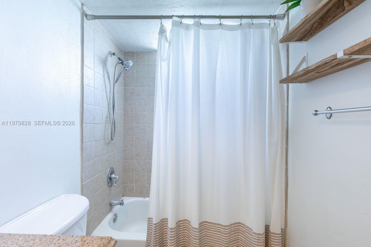 DADELAND GROVE CONDO - Residential