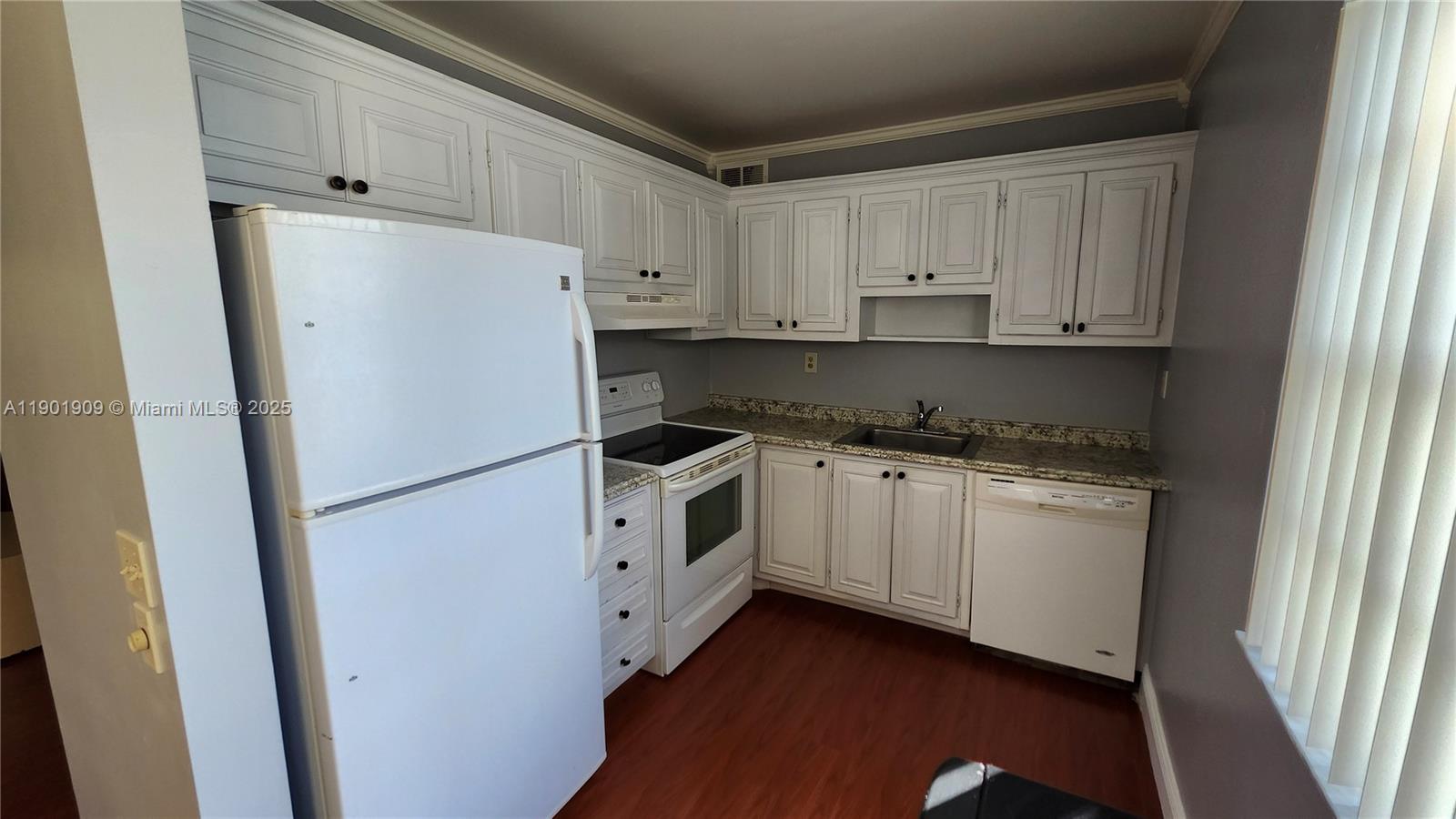 KINGS POINT SAXONY CONDOS - Residential Lease