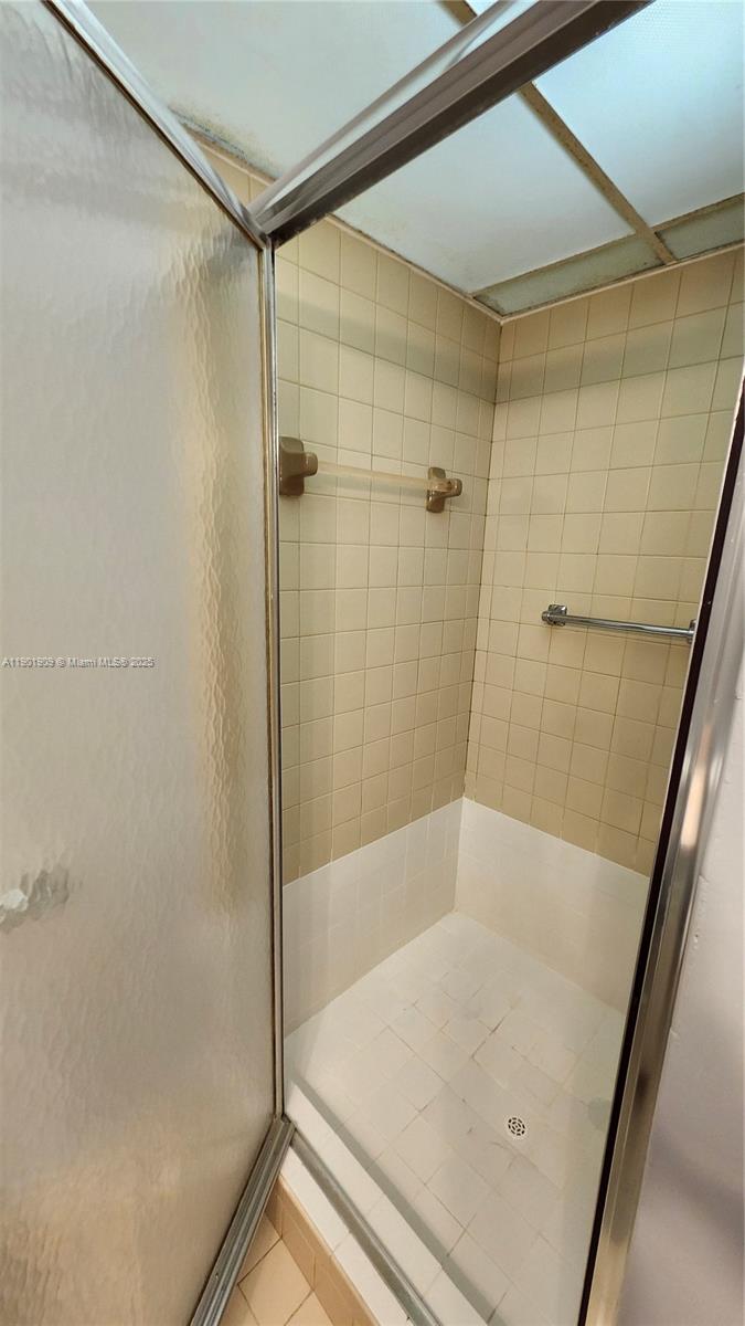 KINGS POINT SAXONY CONDOS - Residential Lease