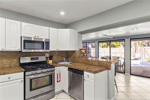 Tiny photo for 3024 NE 2nd Ter, Wilton Manors, FL 33334 (MLS # A12010258)