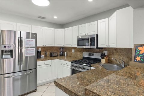 Tiny photo for 3024 NE 2nd Ter, Wilton Manors, FL 33334 (MLS # A12010258)