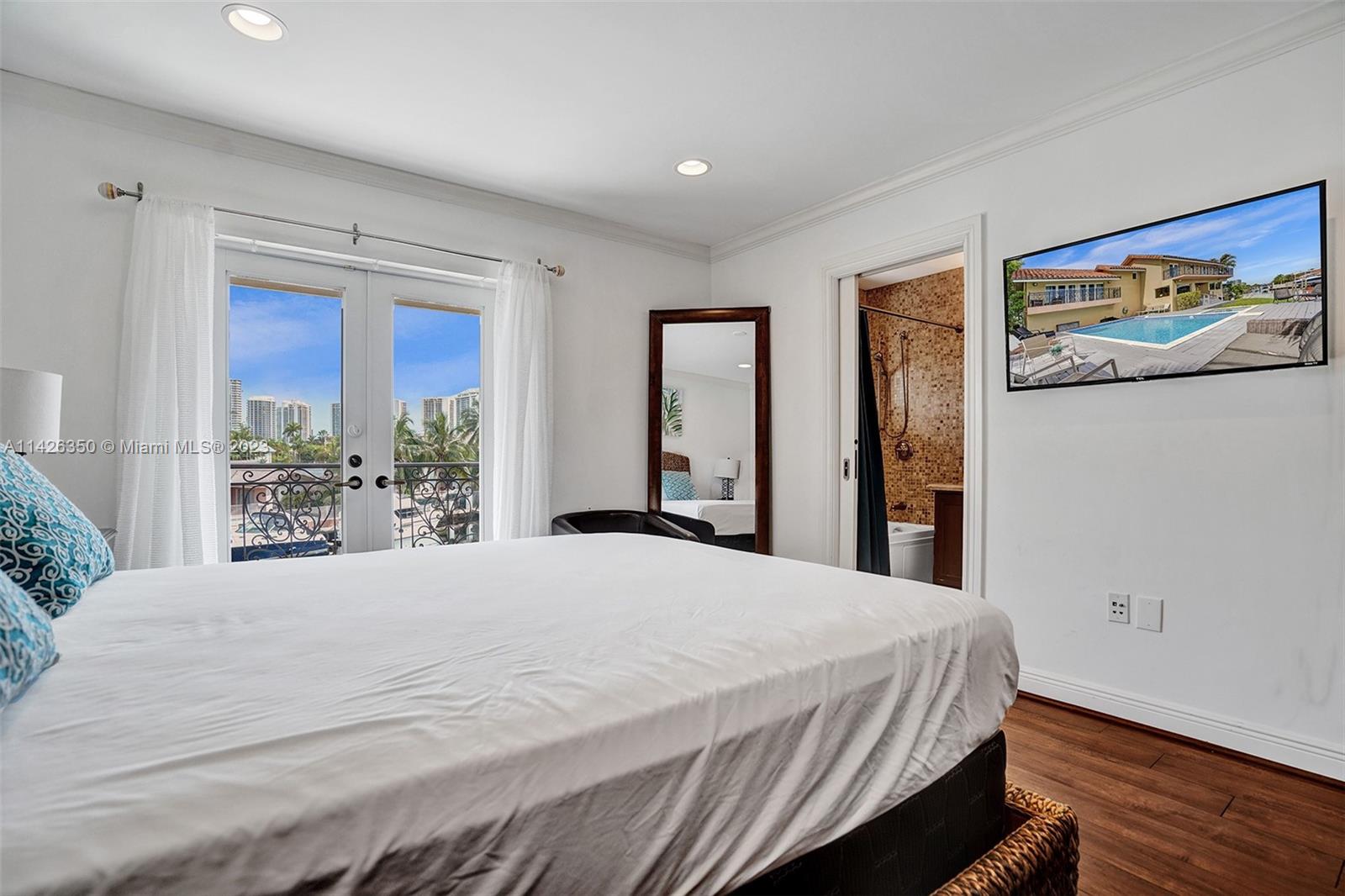EASTERN SHORES - Residential