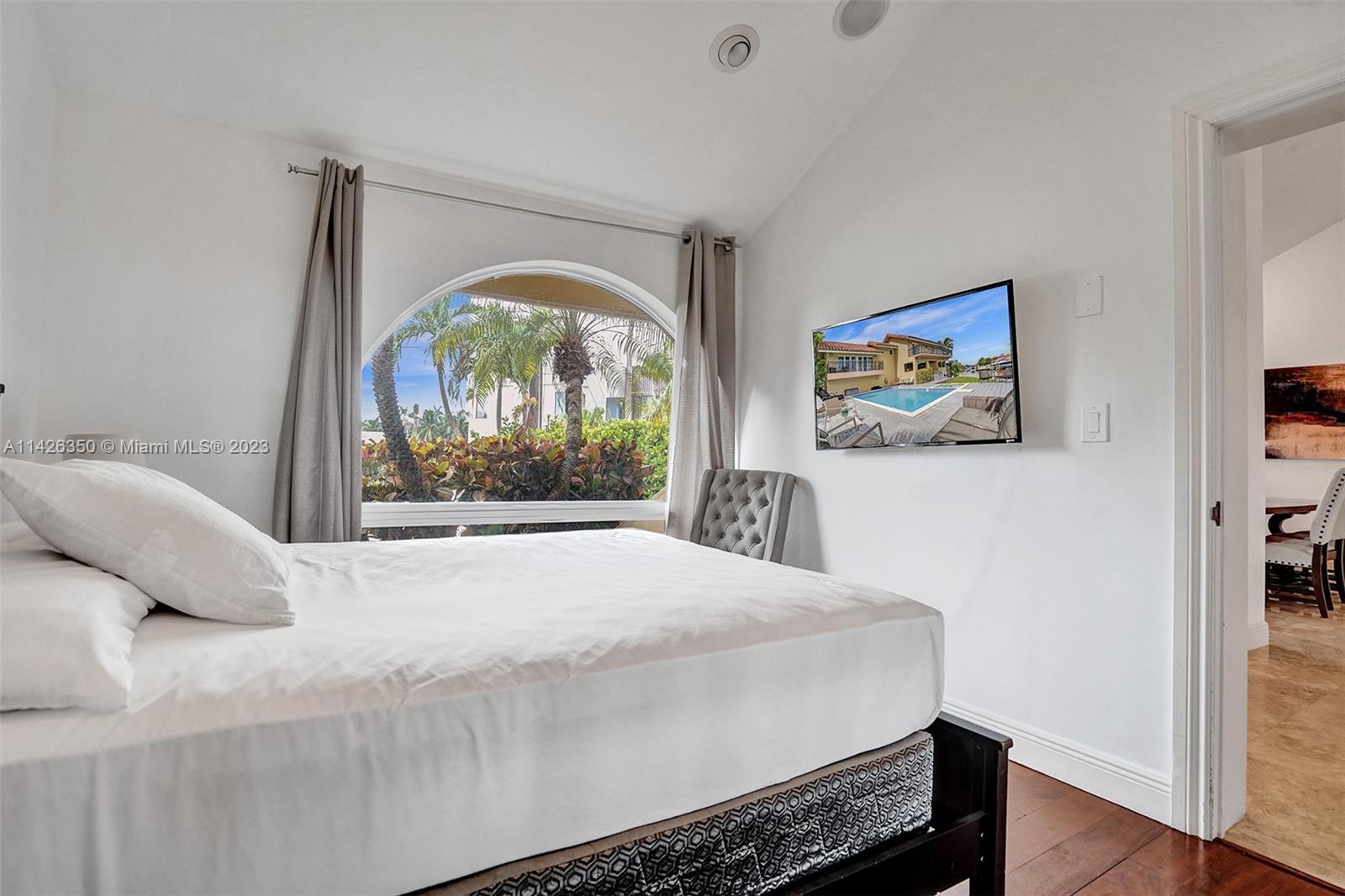 EASTERN SHORES - Residential