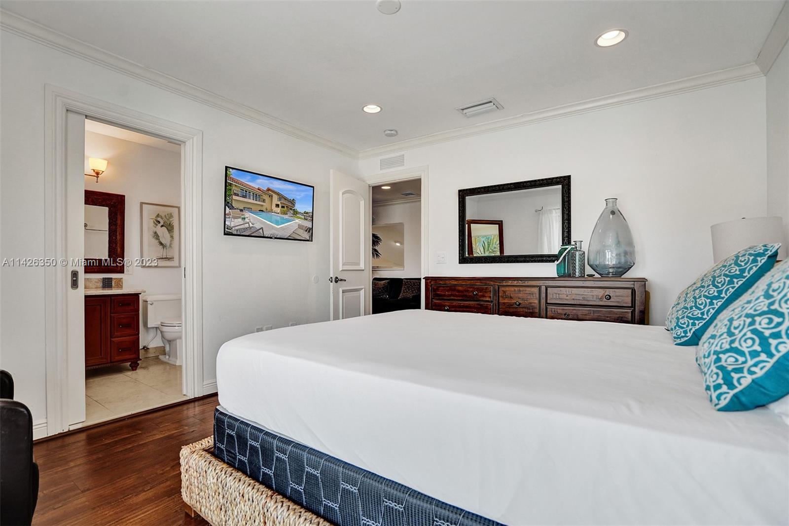 EASTERN SHORES - Residential
