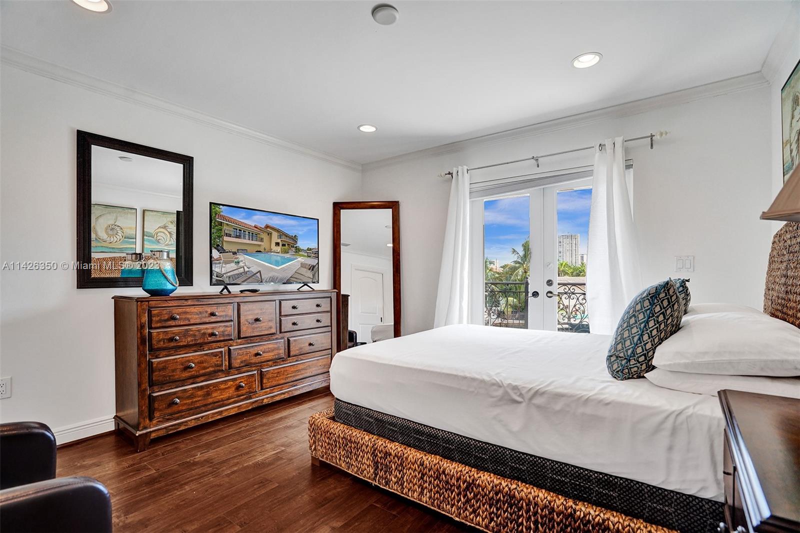 EASTERN SHORES - Residential