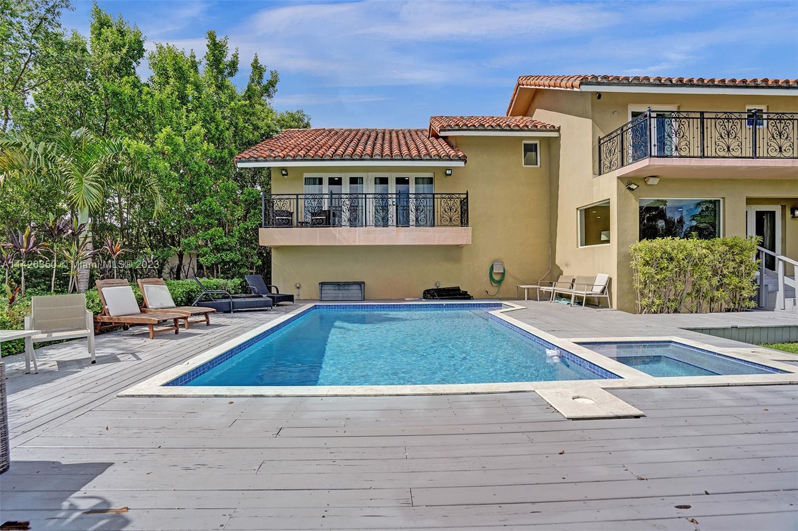 EASTERN SHORES - Residential
