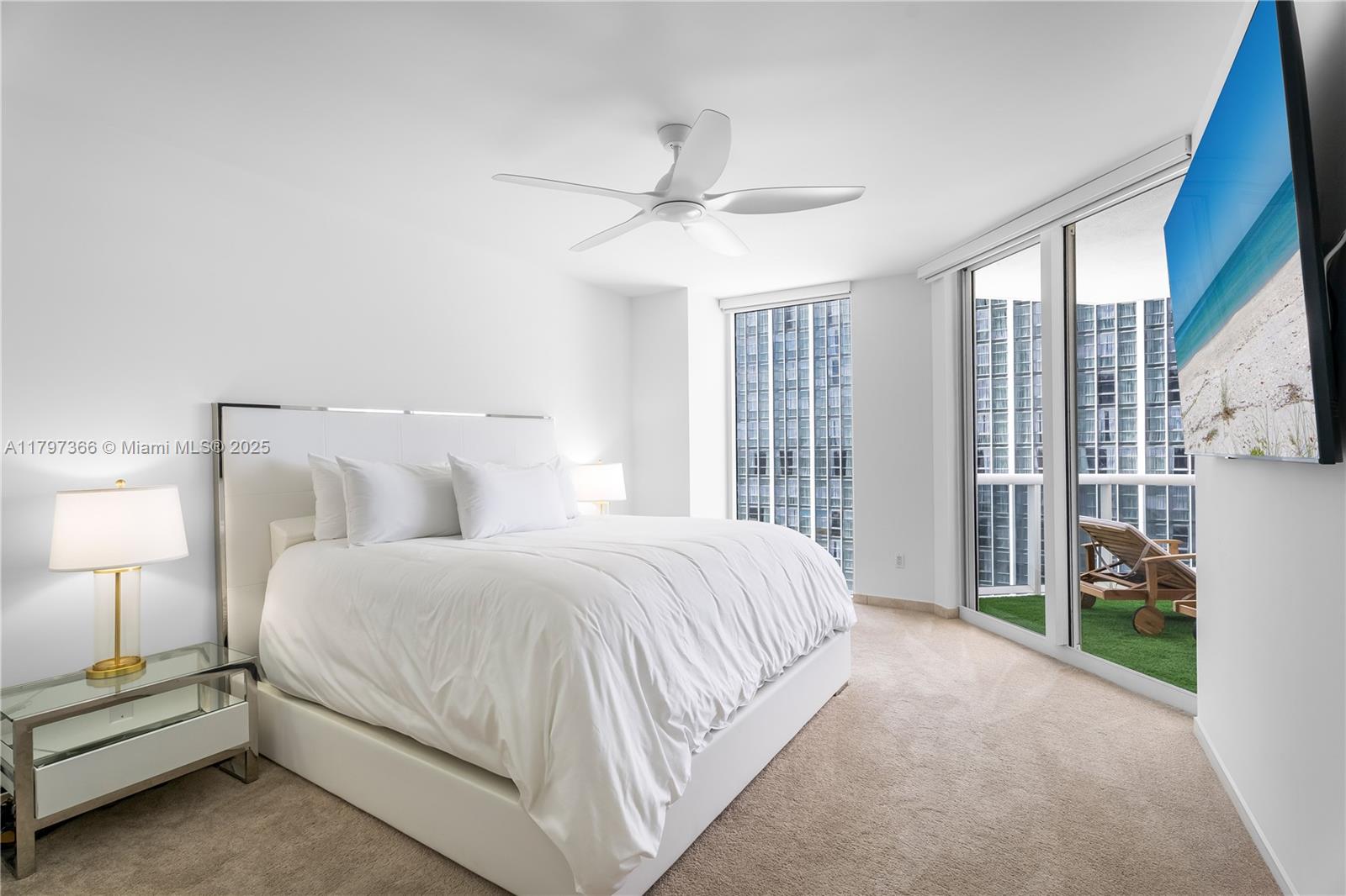 4779 Collins Ave 1008