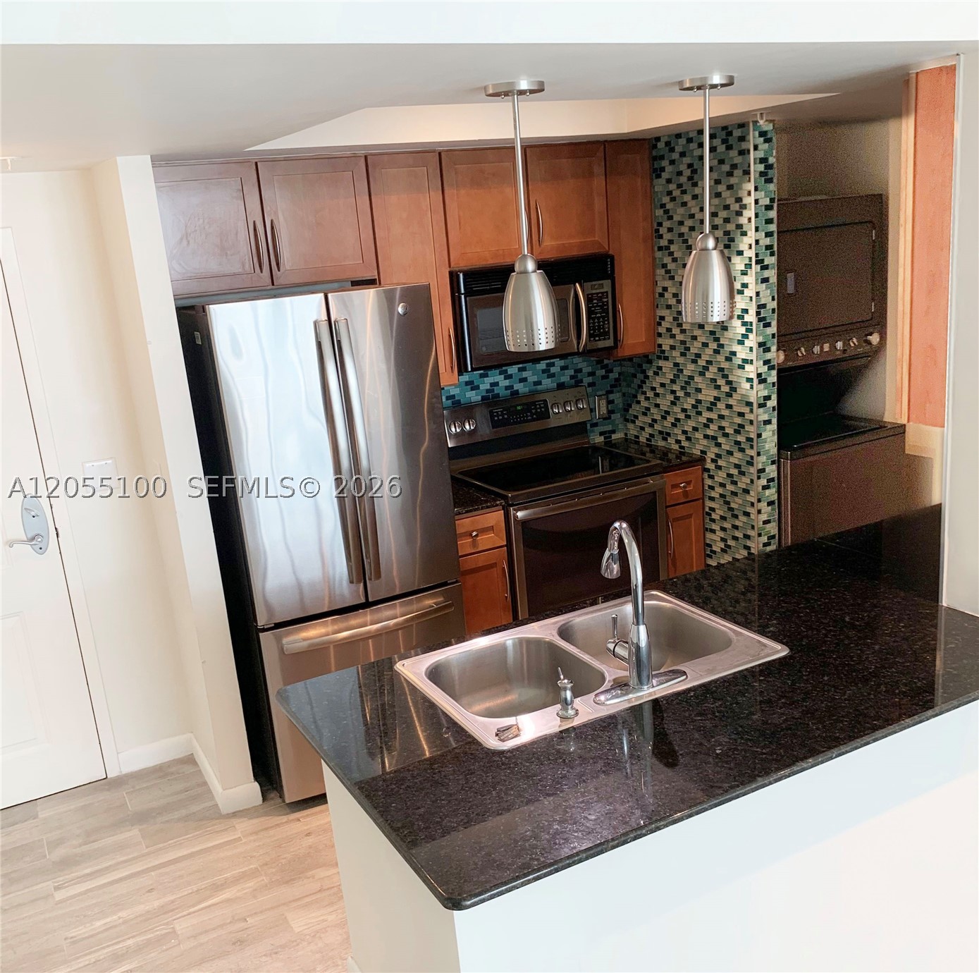 2000 N Bayshore Dr 1006