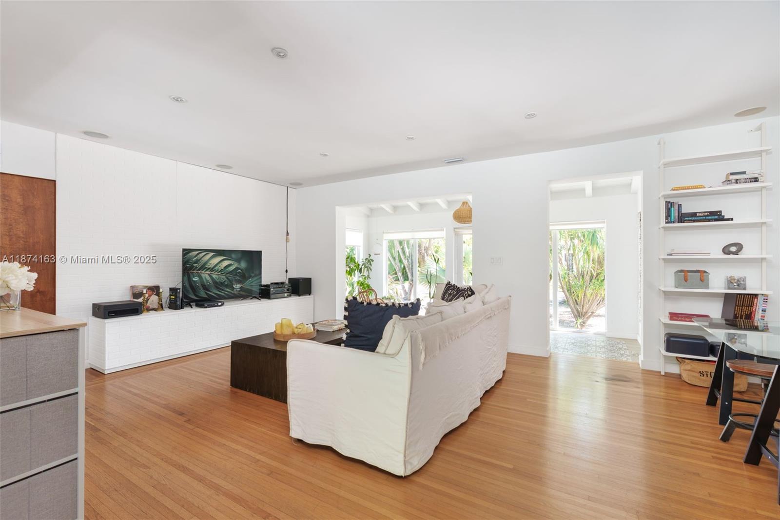 BAYSHORE PLAZA UNIT NO 2 - Residential