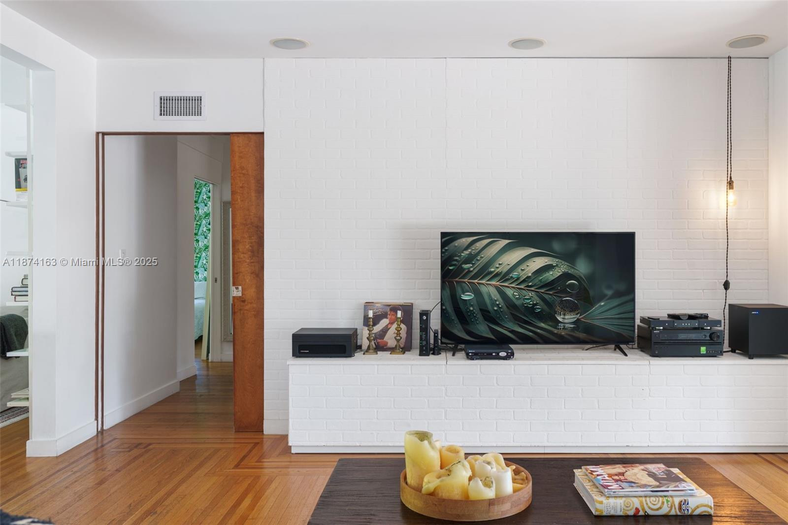 BAYSHORE PLAZA UNIT NO 2 - Residential