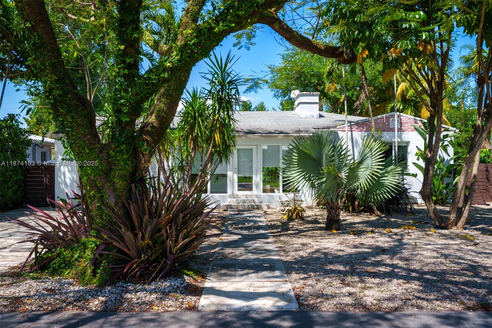 Updated 3-bed, 2-bath home in quiet cul-de-sac within gated Morningside. This Boho-Chic bungalow has been fully remodeled with understated European sophistication, including a sleek Italian Astra kitchen, Bosch appliances, Hansgrohe fixtures, and gorgeous hardwood floors. Handmade tiles, Toto bathrooms, new electrical and plumbing, impact windows, and a brand-new pool complete the picture. Best of all? No flood zone!
Just minutes from top private schools like Cushman, Miami Country Day, Centner Academy, Temple Beth Sholom, and Lehrman. Style, comfort, and location—this Miami home has it all!