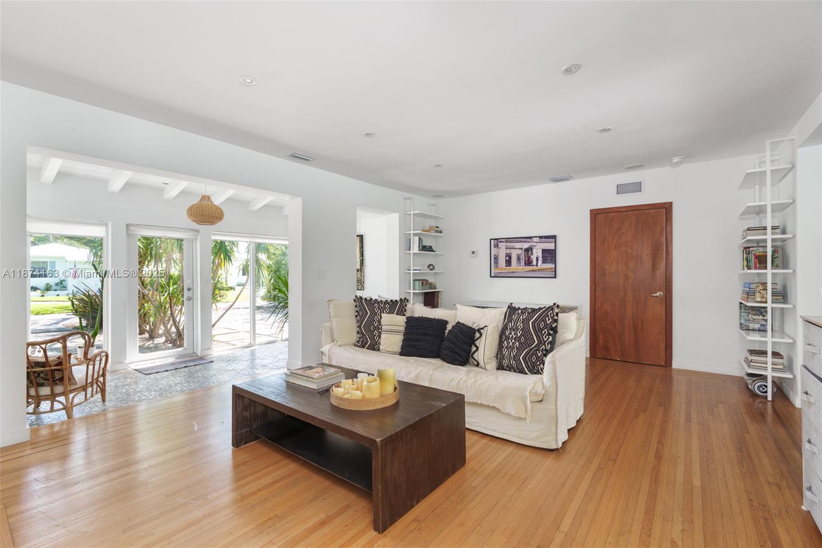 BAYSHORE PLAZA UNIT NO 2 - Residential