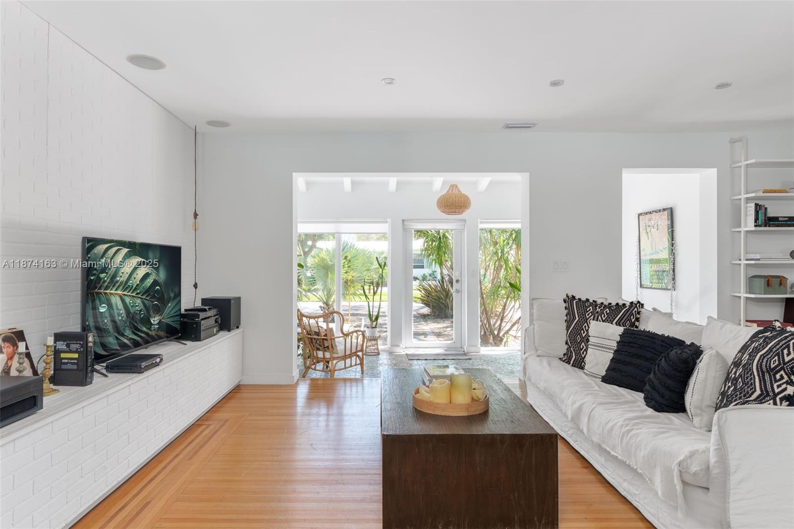 BAYSHORE PLAZA UNIT NO 2 - Residential