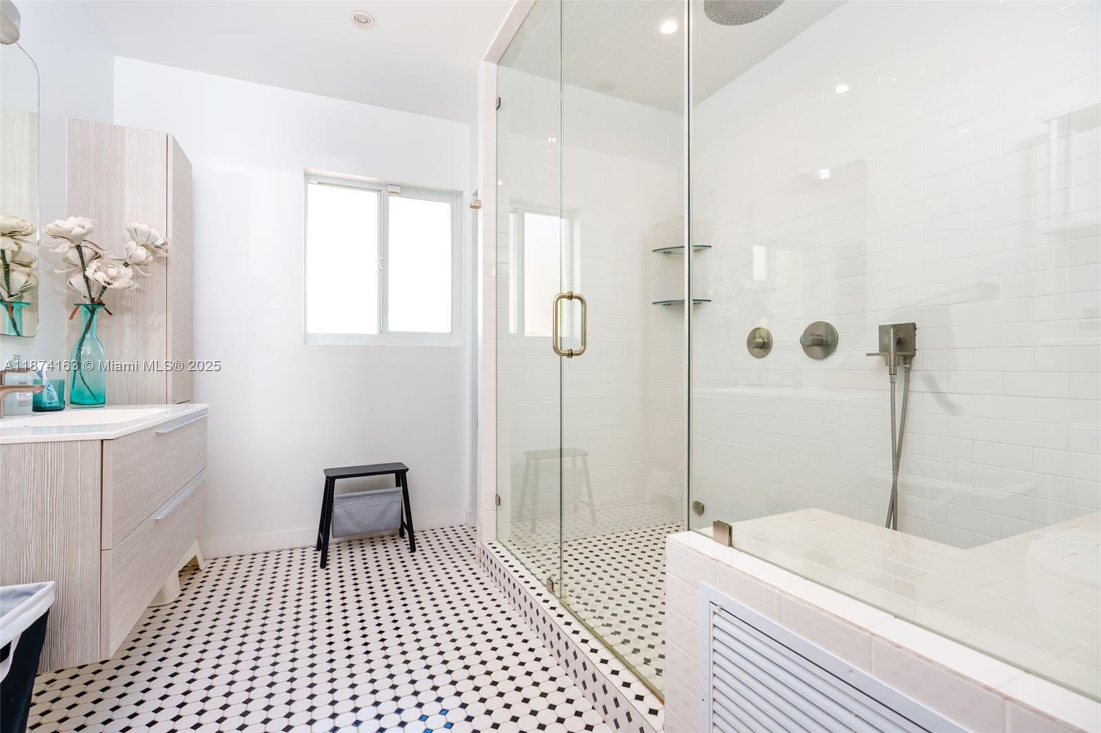 BAYSHORE PLAZA UNIT NO 2 - Residential