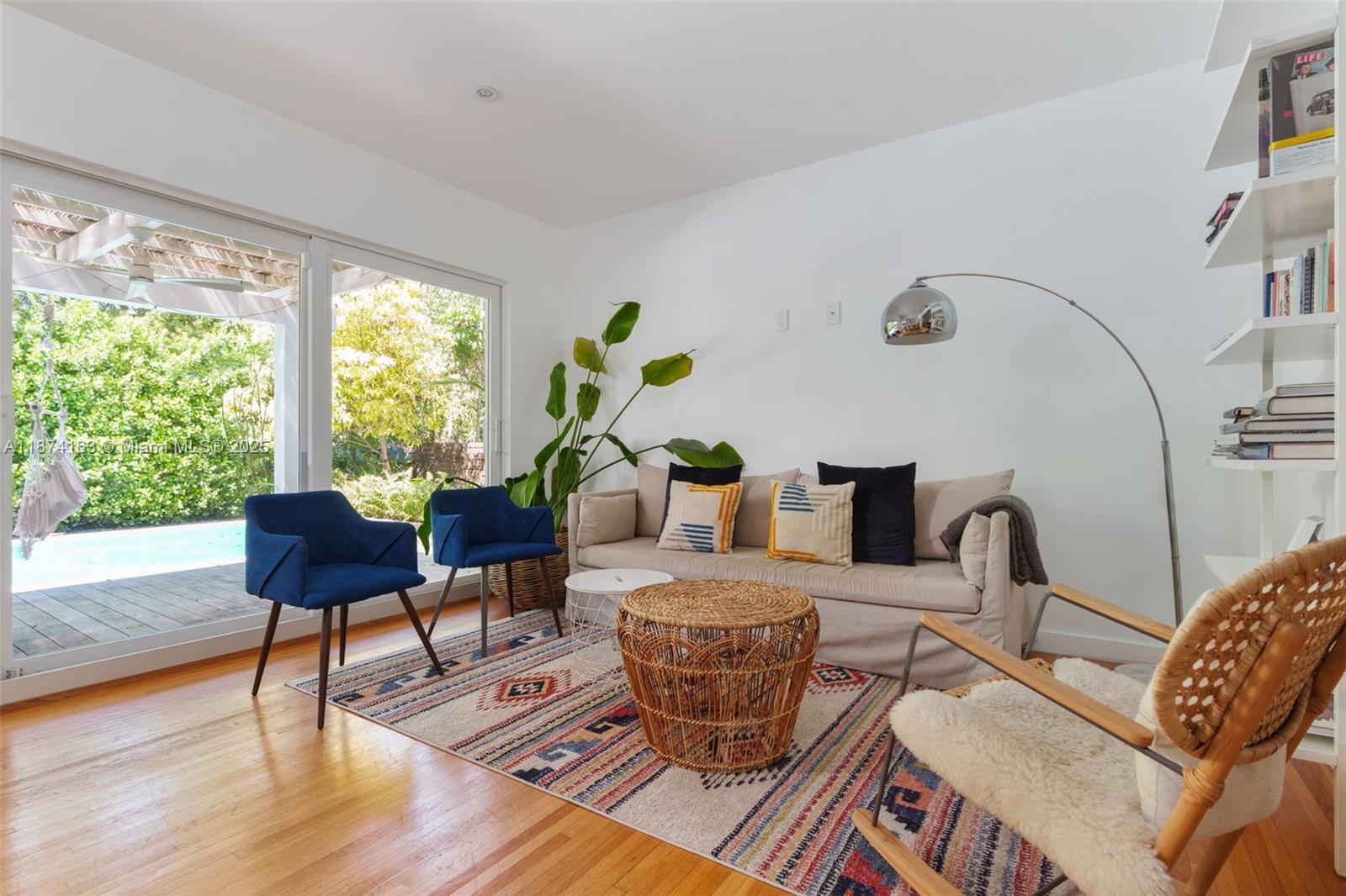 BAYSHORE PLAZA UNIT NO 2 - Residential