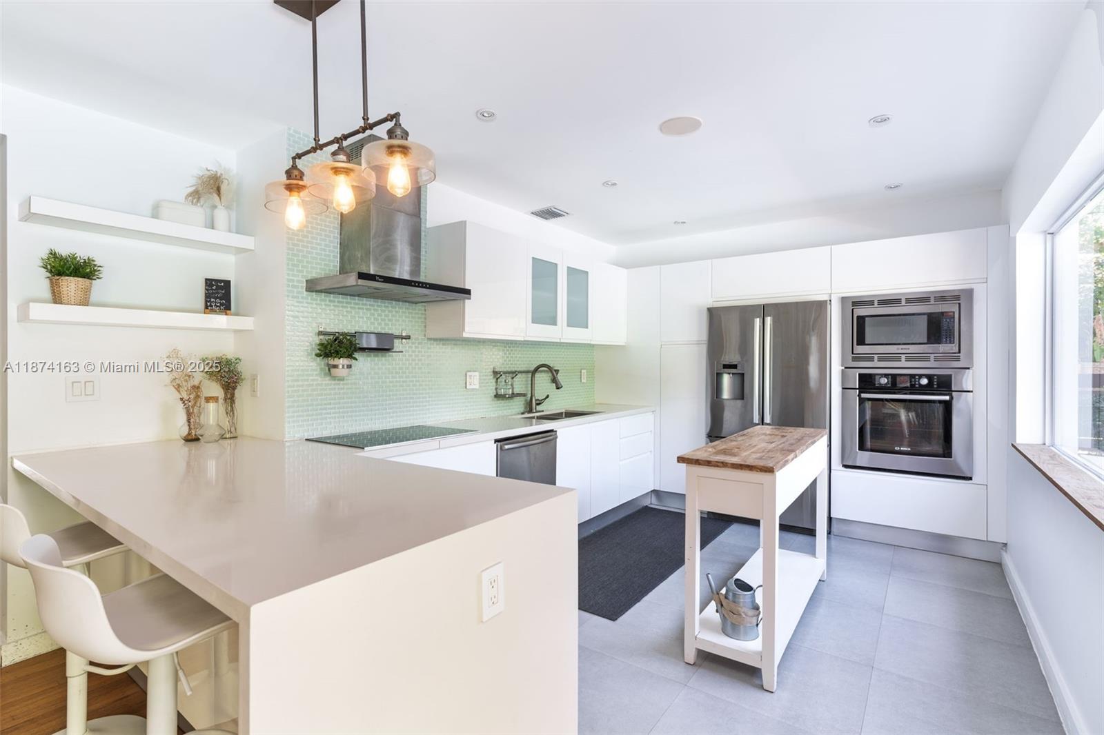 BAYSHORE PLAZA UNIT NO 2 - Residential