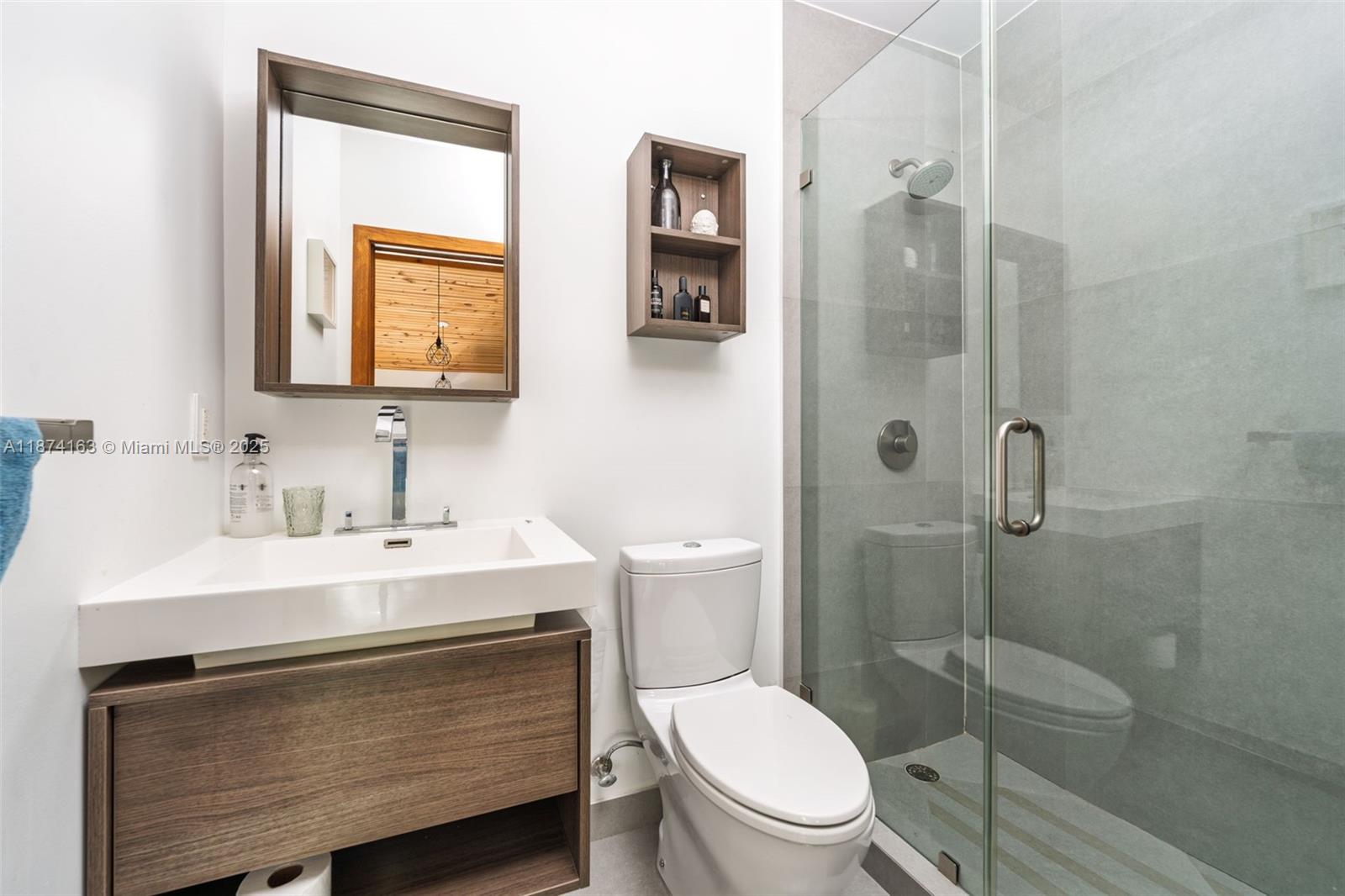 BAYSHORE PLAZA UNIT NO 2 - Residential