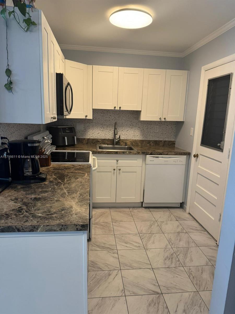 3040 NE 16th Ave 106