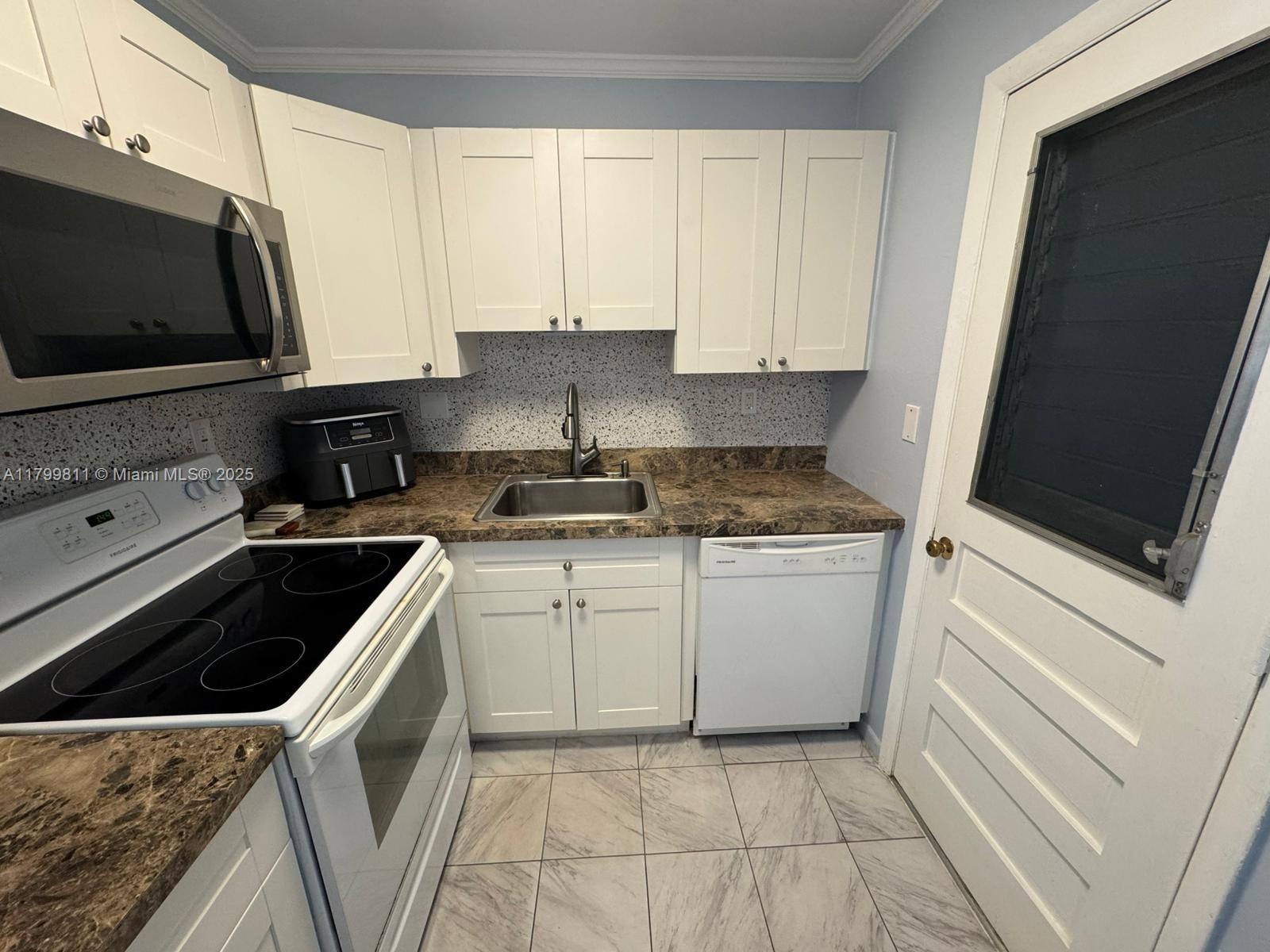 3040 NE 16th Ave 106