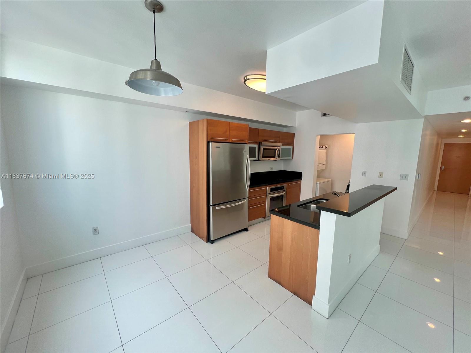 253 NE 2nd St 1808