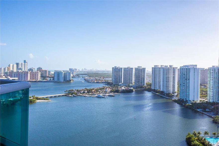 This spacious 2/2.5 1600sq ft unit at Hidden Bay provides an open layout with stunning views of the city skyline, ocean & Intracoastal, through floor-to-ceiling windows. Amenities include a clubhouse & spa, two swimming pools, four tennis courts, a party room & a marina mooring up to 65-foot yachts. Private and secure, the complex sits on 24 acres of landscaped grounds surrounded on two sides by water. Enjoy walking on the grounds and around the marina. Enjoy walking on the grounds & around the marina, Aventura Mall, Founders Park, and the best restaurants & schools are just minutes away...
