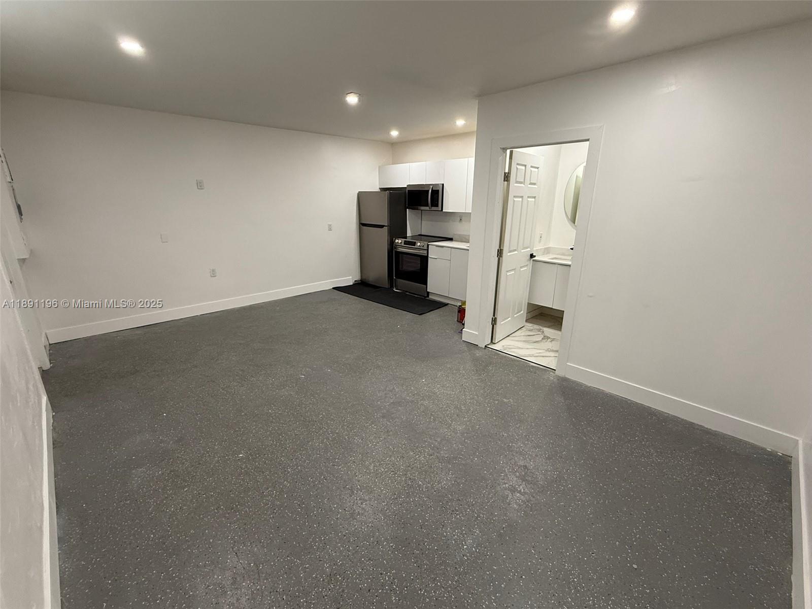 EAST PLANTATION 2ND SEC - Residential Lease