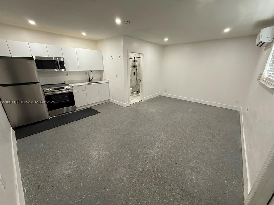 Beautifully Remodeled Studio in the family-oriented Neighborhood in East Plantation! This light & airy unit features: beautiful full kitchen with stainless-steel stove, microwave & refrigerator, beautifully remodeled bathroom with shower, Private fenced yard area & parking! Water and Electricity included. Vacant city park located directly across the street! Great location, close to Major highways, shopping centers & restaurants! Move-In Ready! Easy to Show!