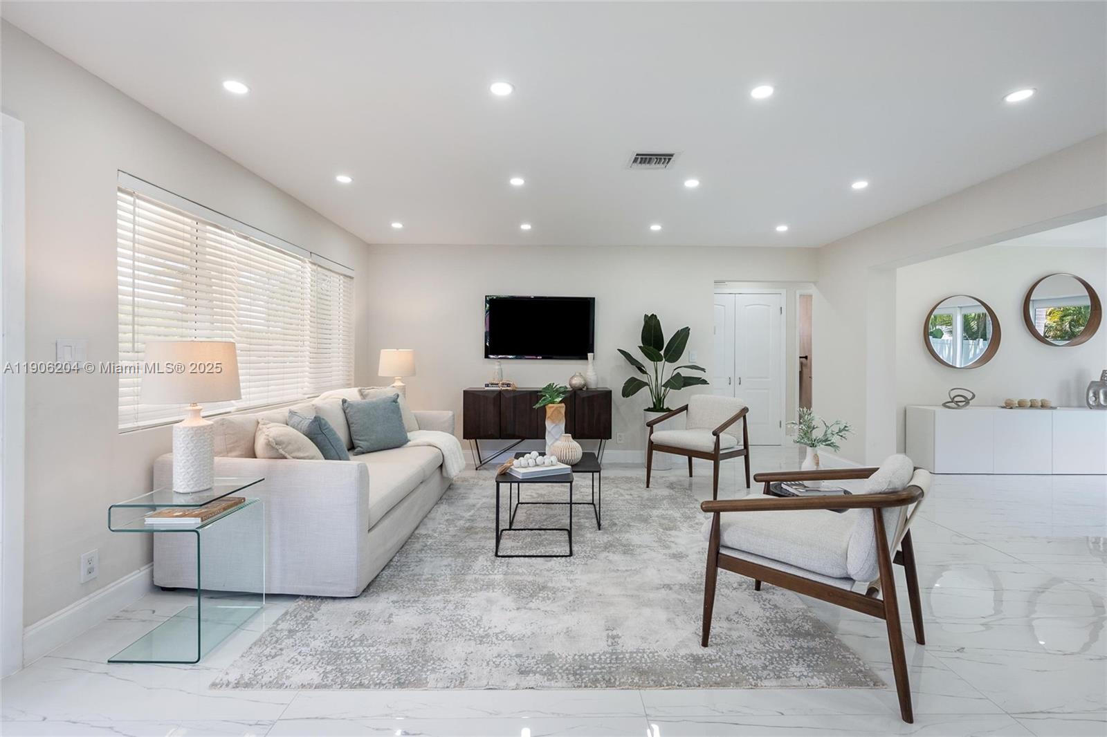 HOLLYWOOD HOMESITES HIGH - Residential Lease