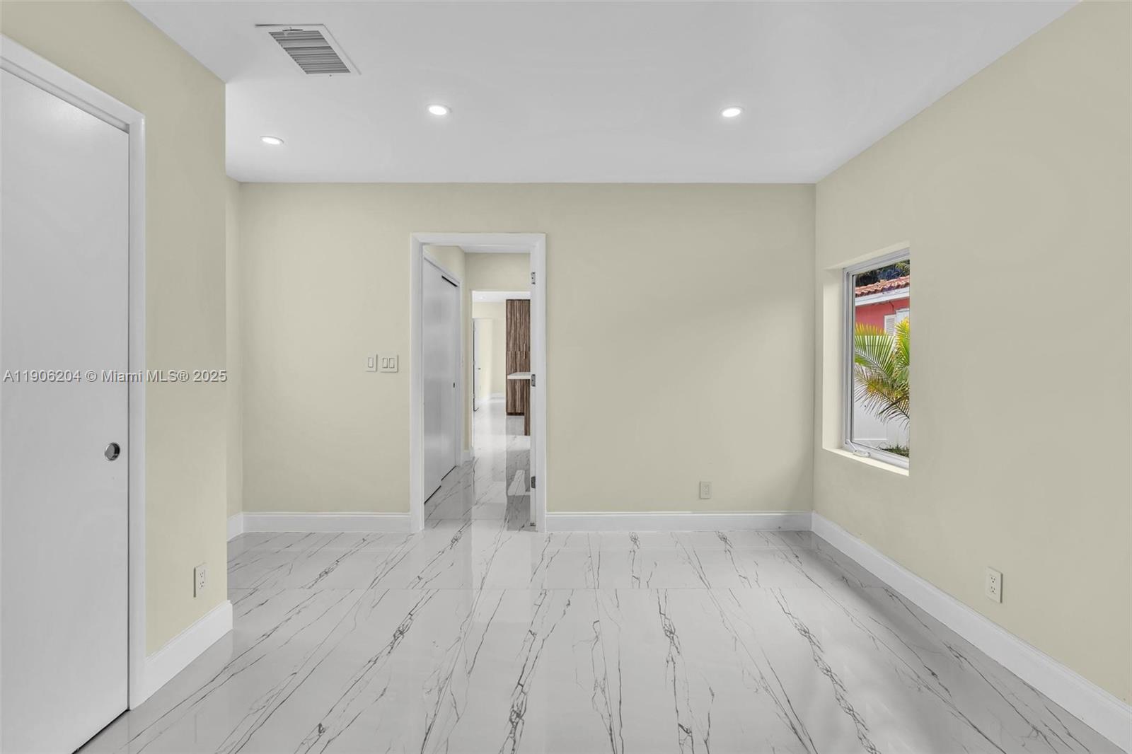 HOLLYWOOD HOMESITES HIGH - Residential Lease