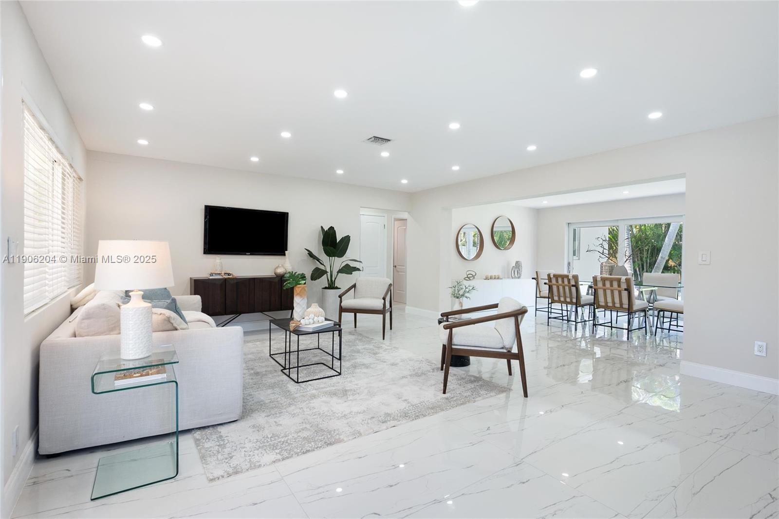 HOLLYWOOD HOMESITES HIGH - Residential Lease