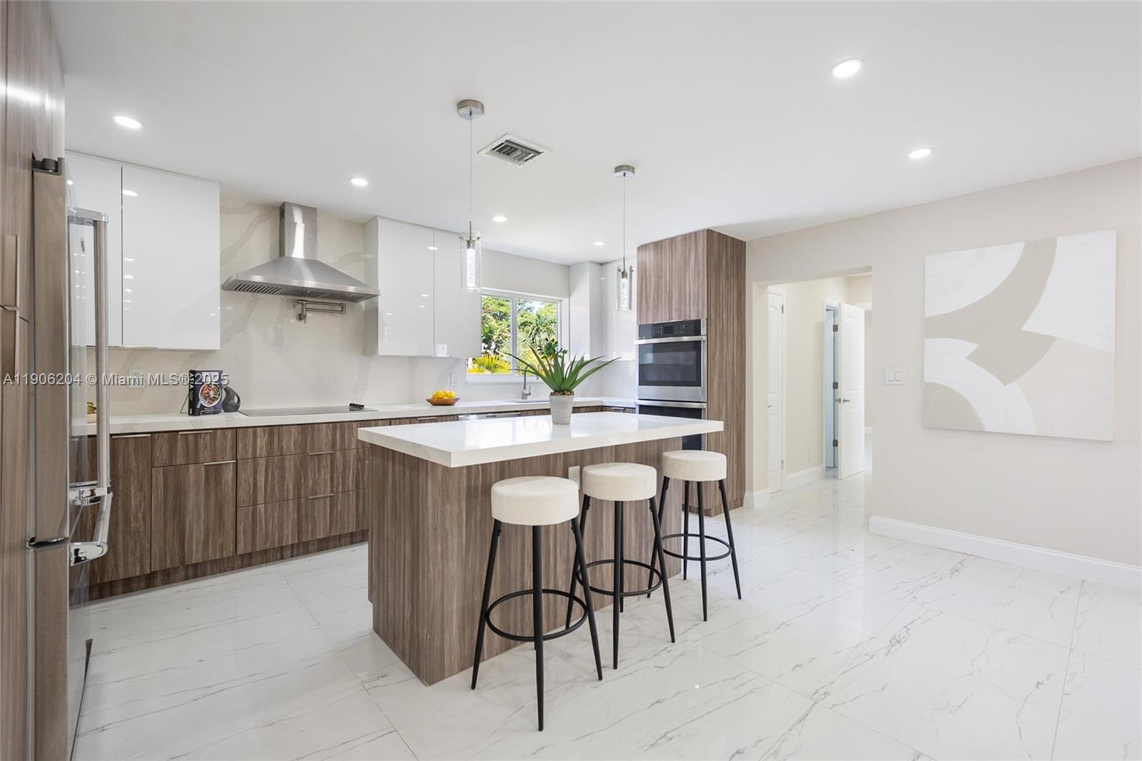 HOLLYWOOD HOMESITES HIGH - Residential Lease