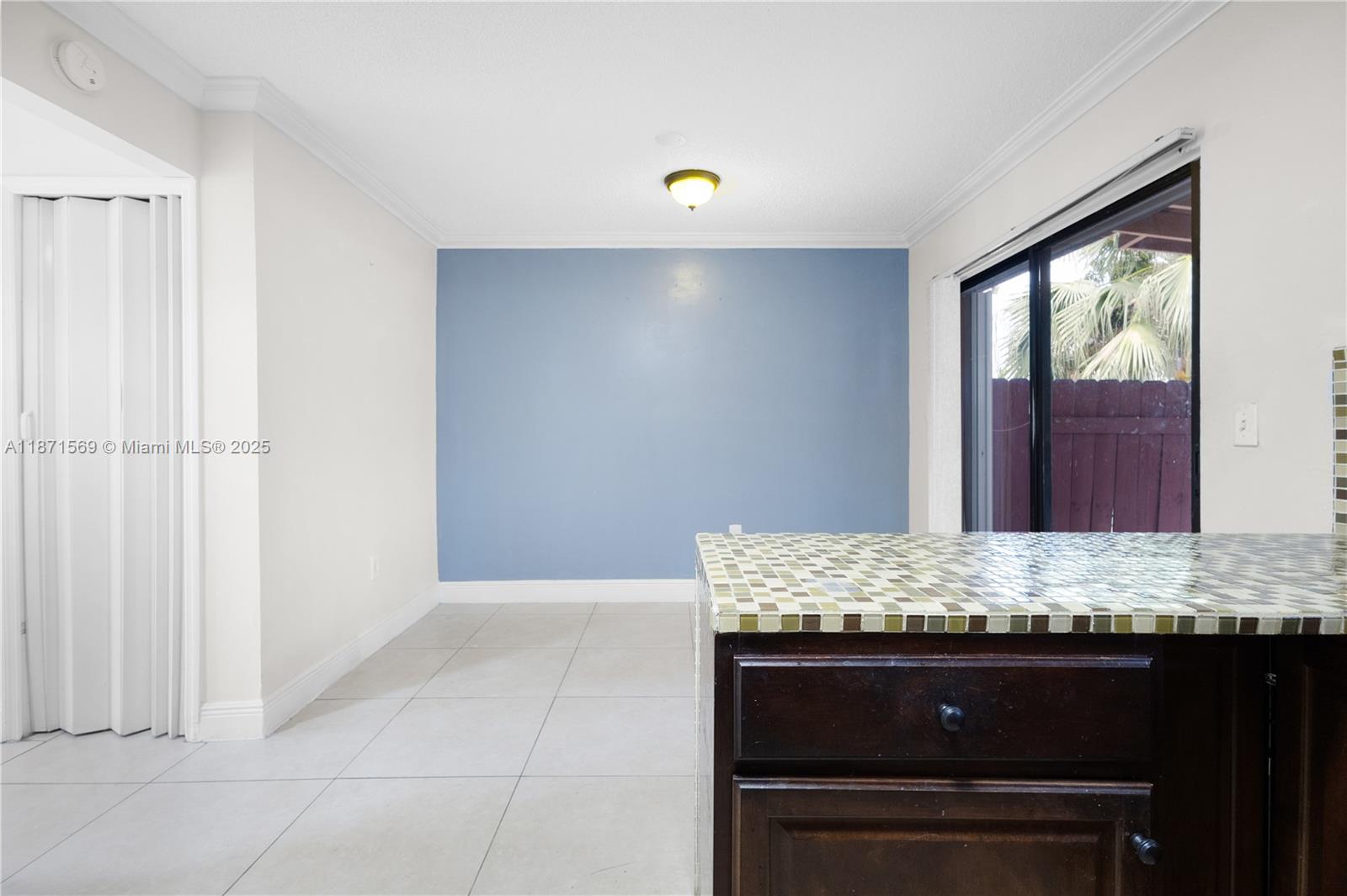 MIDWAY TRAIL PH I CONDO - Residential