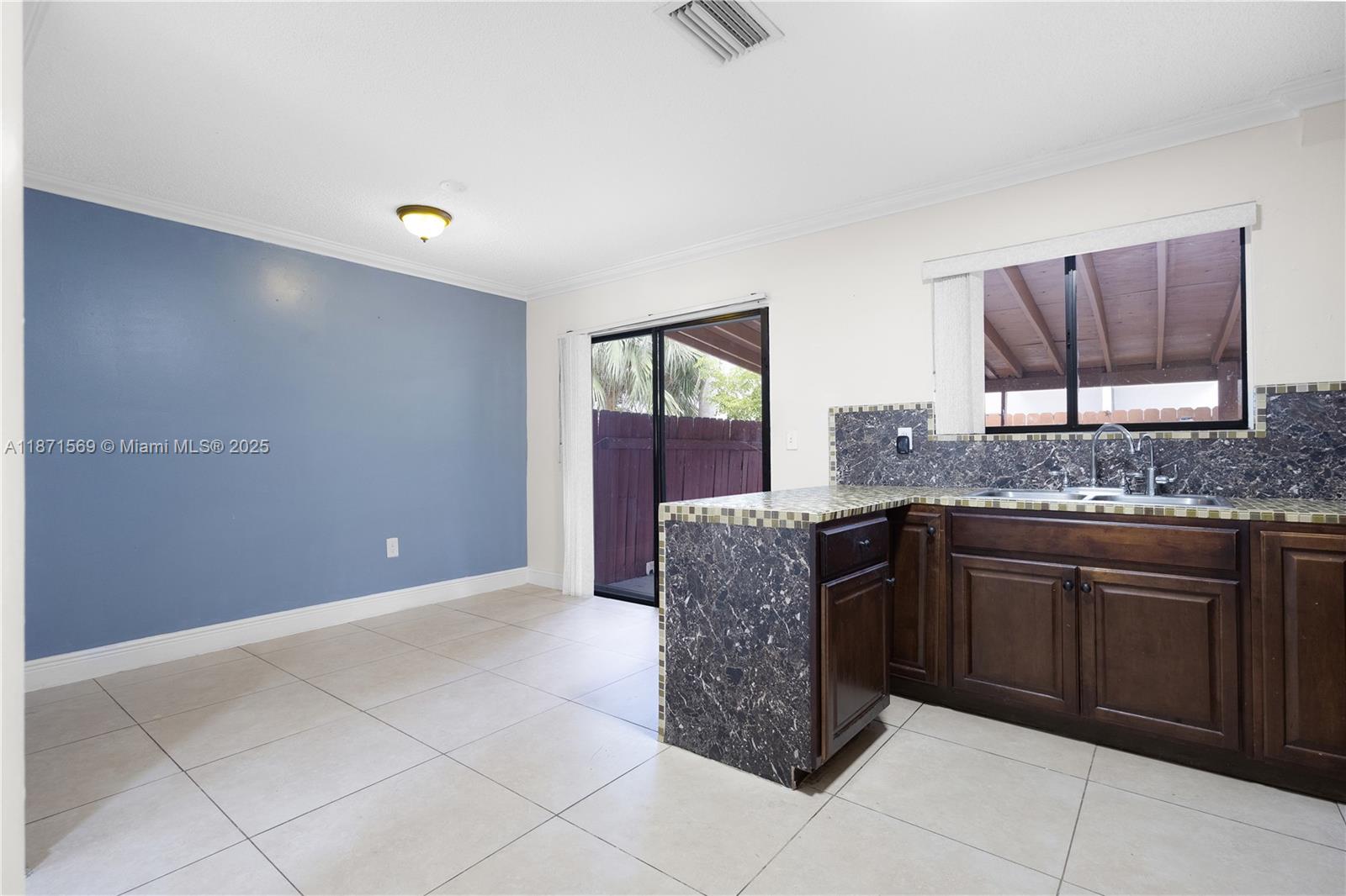 MIDWAY TRAIL PH I CONDO - Residential