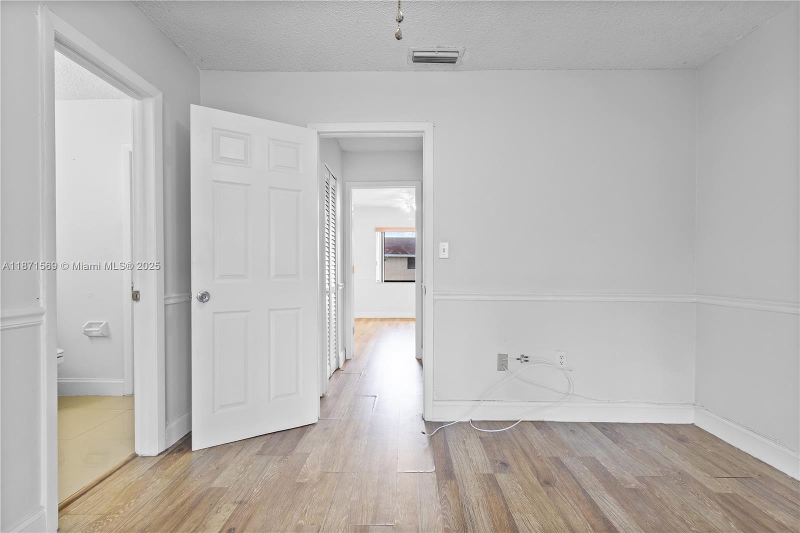 MIDWAY TRAIL PH I CONDO - Residential