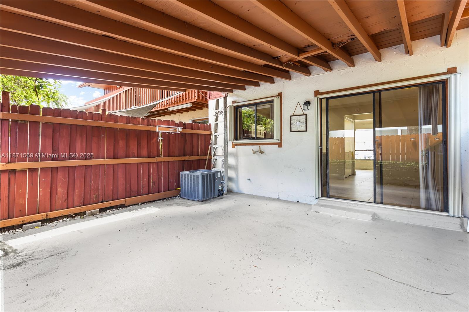 MIDWAY TRAIL PH I CONDO - Residential