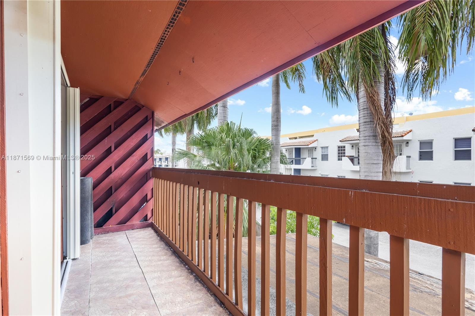 MIDWAY TRAIL PH I CONDO - Residential