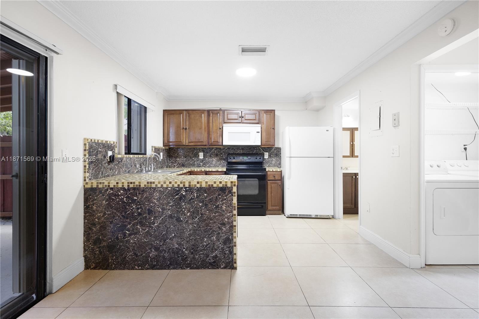 MIDWAY TRAIL PH I CONDO - Residential