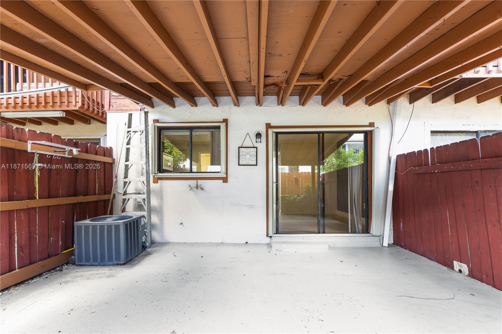 MIDWAY TRAIL PH I CONDO - Residential