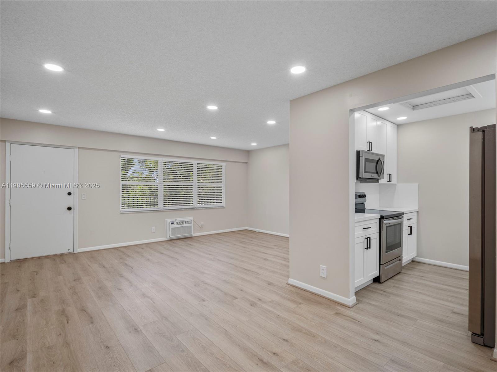 NEW HAMPTON AT CENTURY VI - Residential Lease