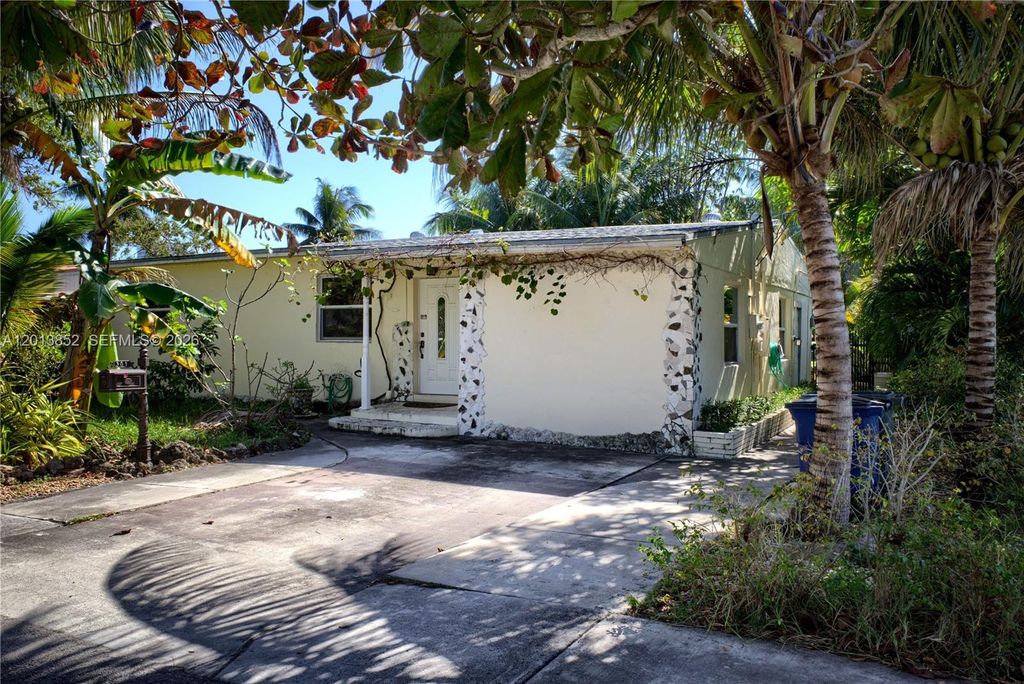 Photo of 301 SW 5th St, Hallandale Beach, FL 33009 (MLS # A12013852)