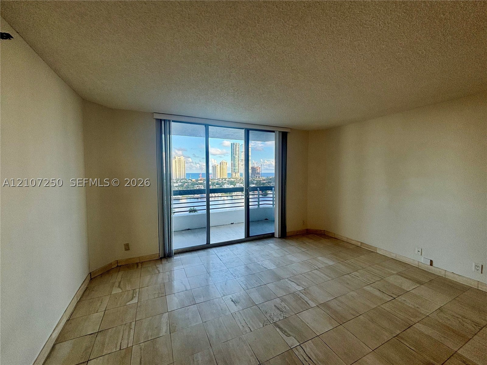 3600 Mystic Pointe Dr 1717