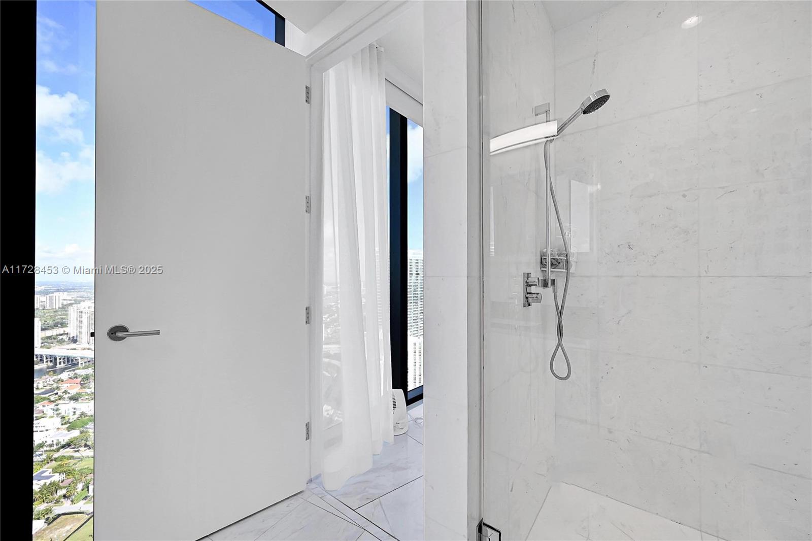 18555 COLLINS AVENUE COND - Residential