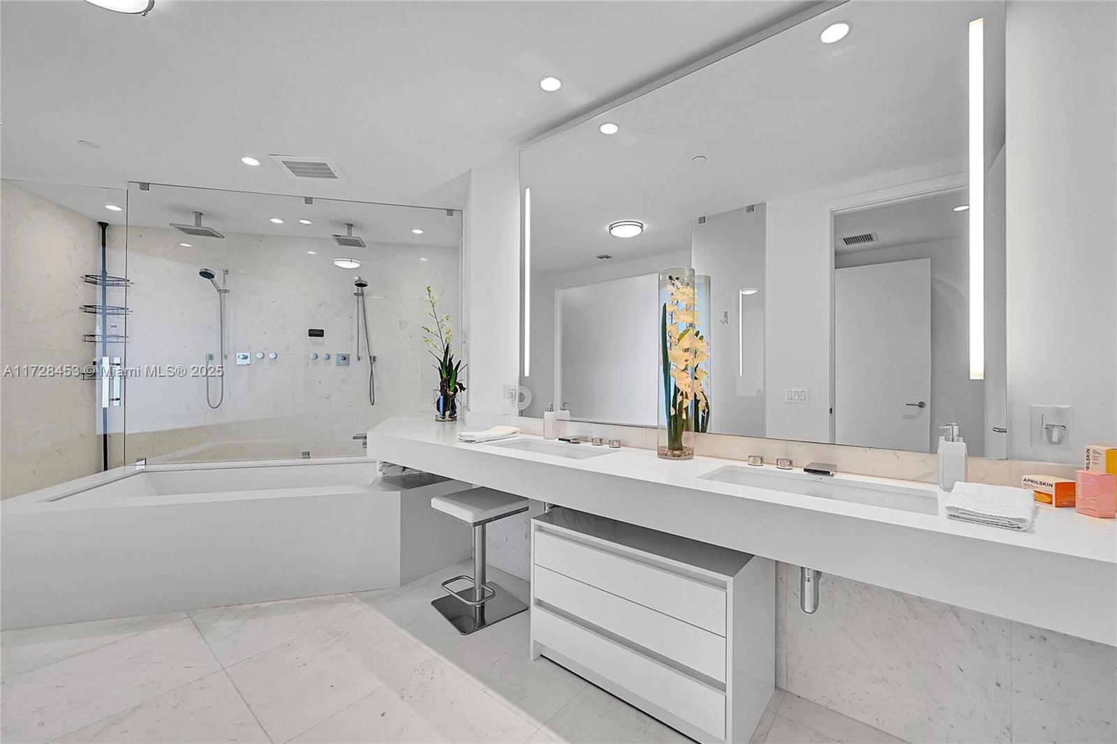 18555 COLLINS AVENUE COND - Residential