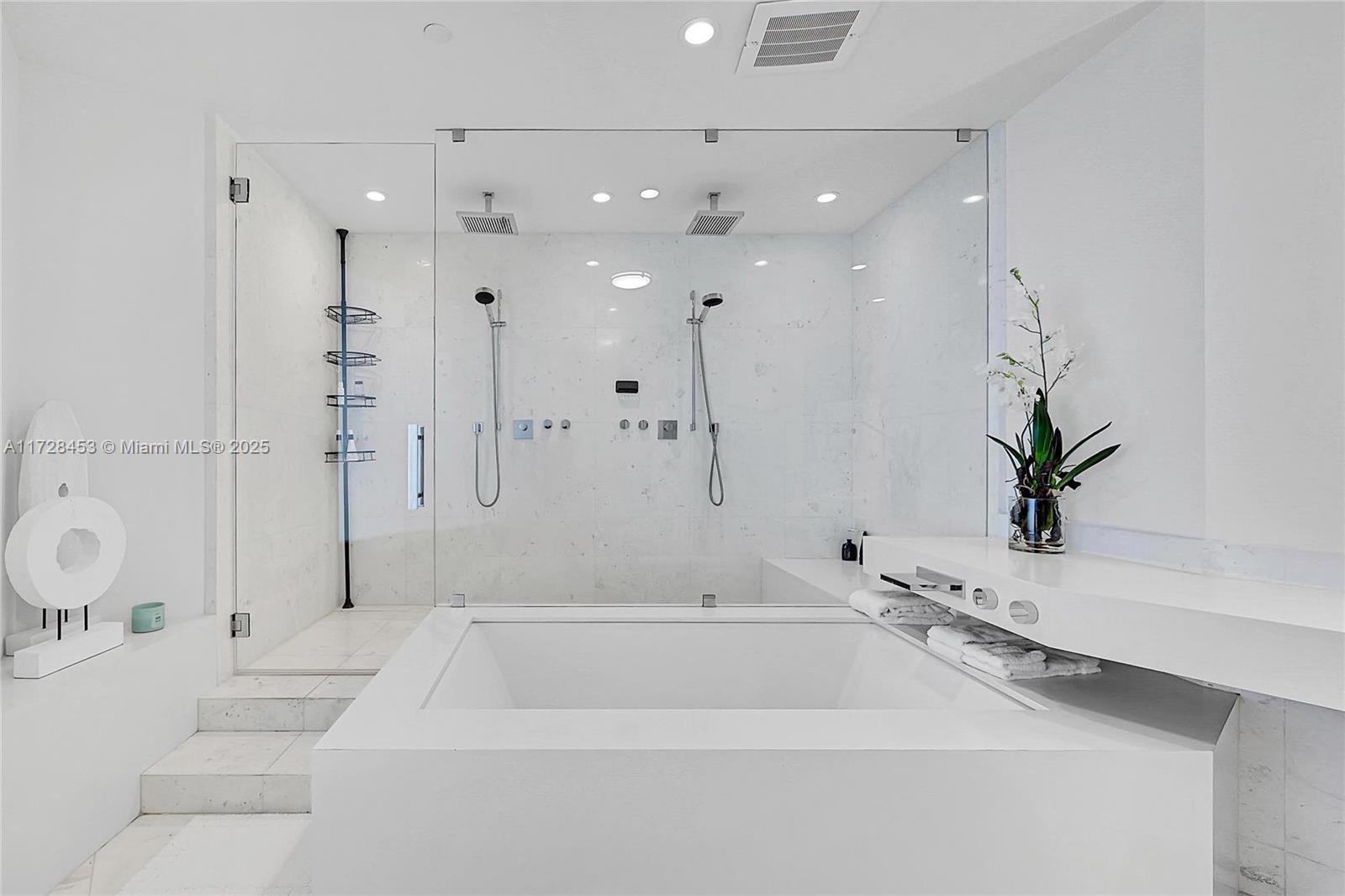 18555 COLLINS AVENUE COND - Residential