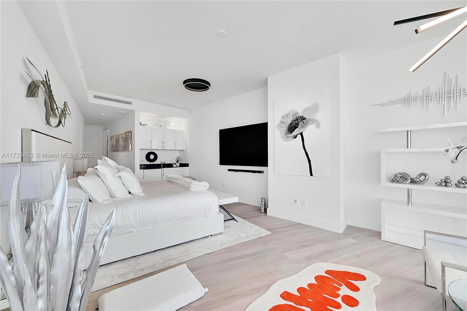 18555 COLLINS AVENUE COND - Residential