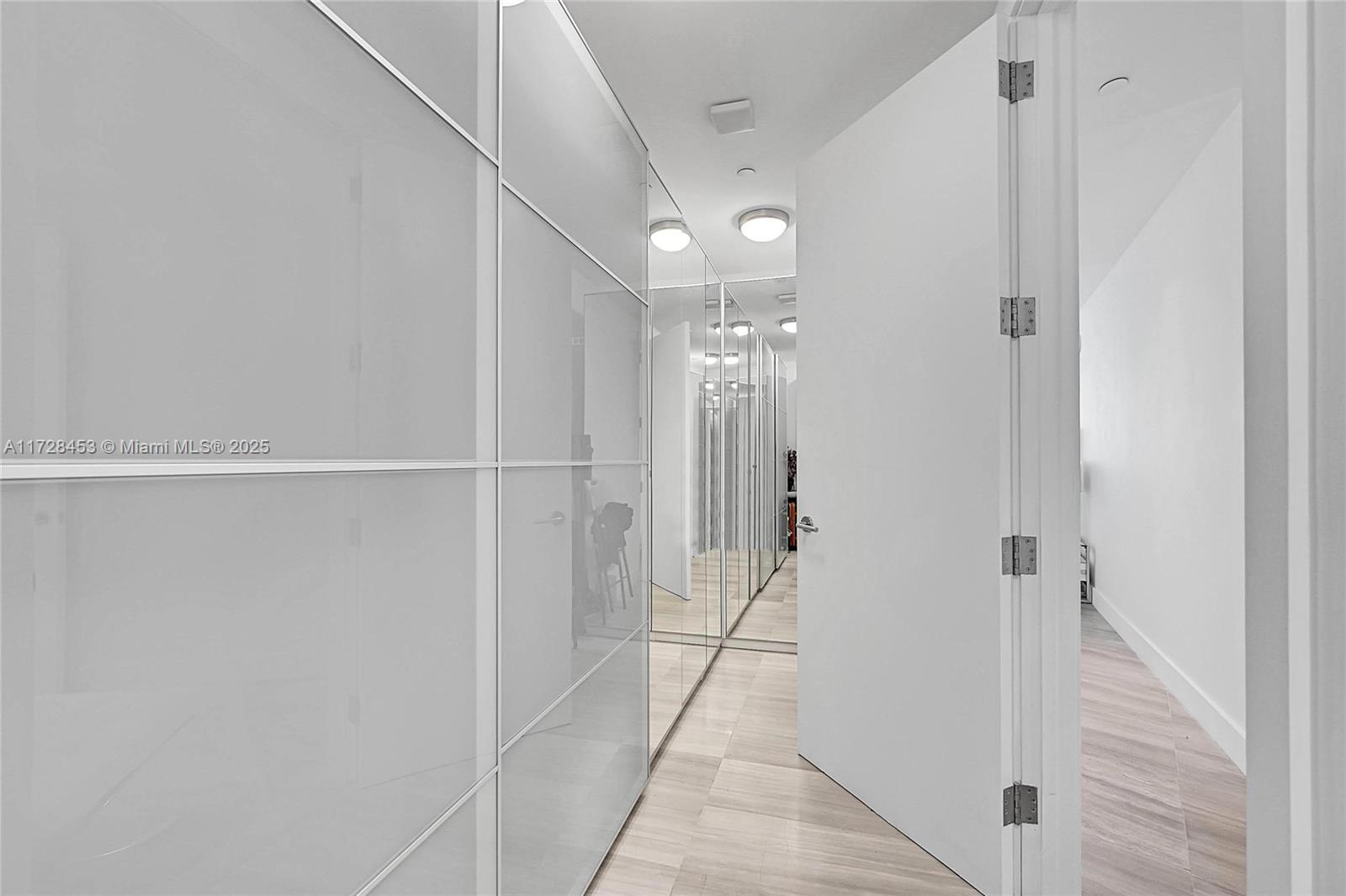 18555 COLLINS AVENUE COND - Residential
