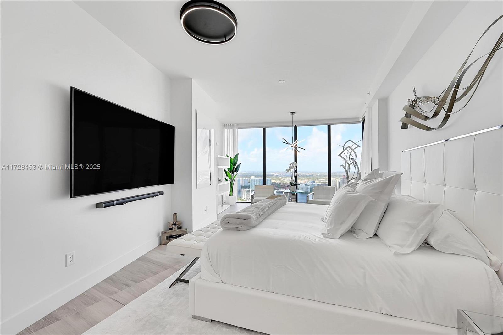 18555 COLLINS AVENUE COND - Residential