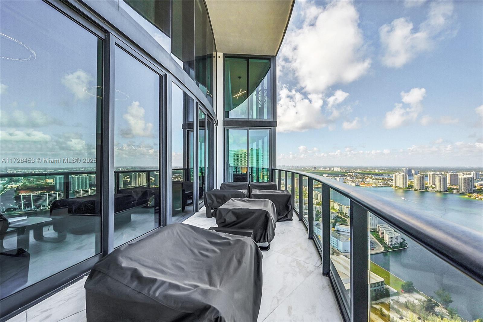 18555 COLLINS AVENUE COND - Residential