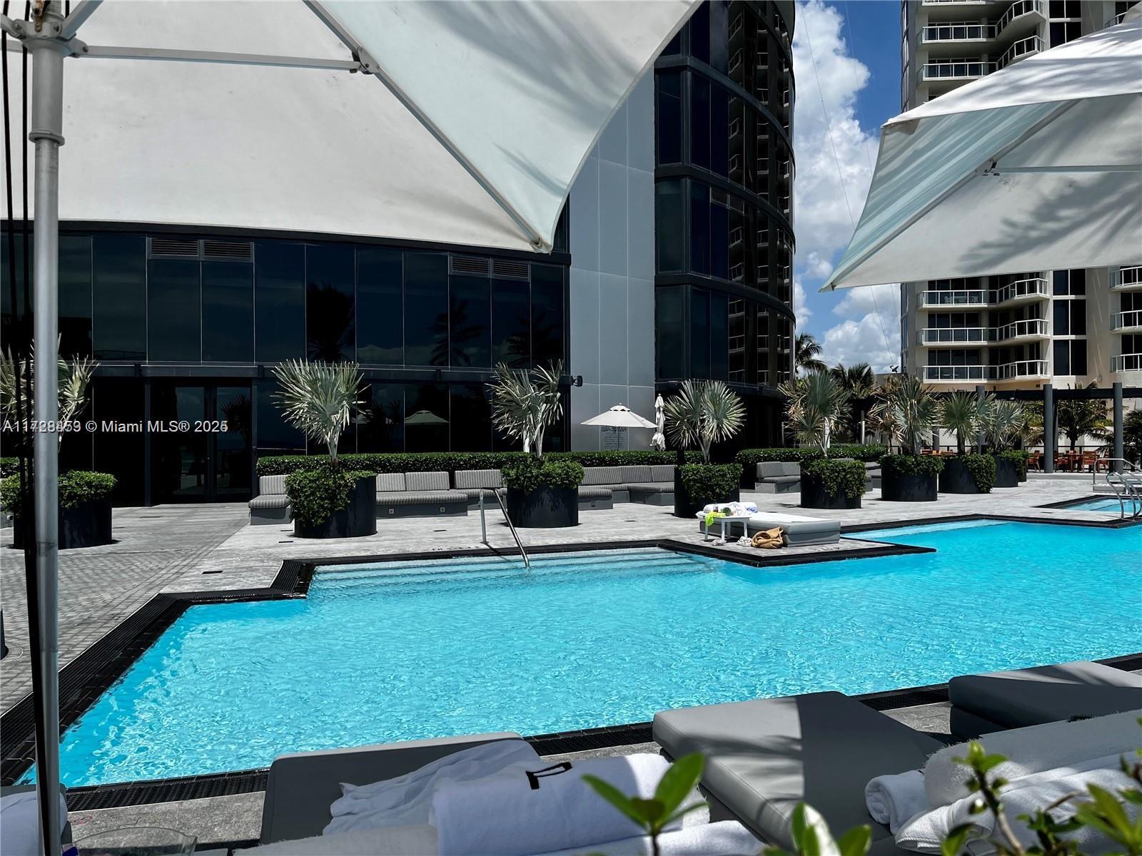 18555 COLLINS AVENUE COND - Residential
